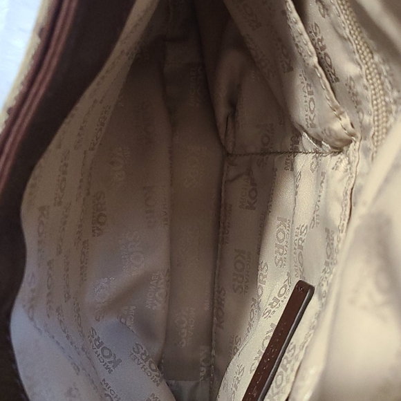 Authentic   Michael kors cross body purse. - Picture 6 of 16